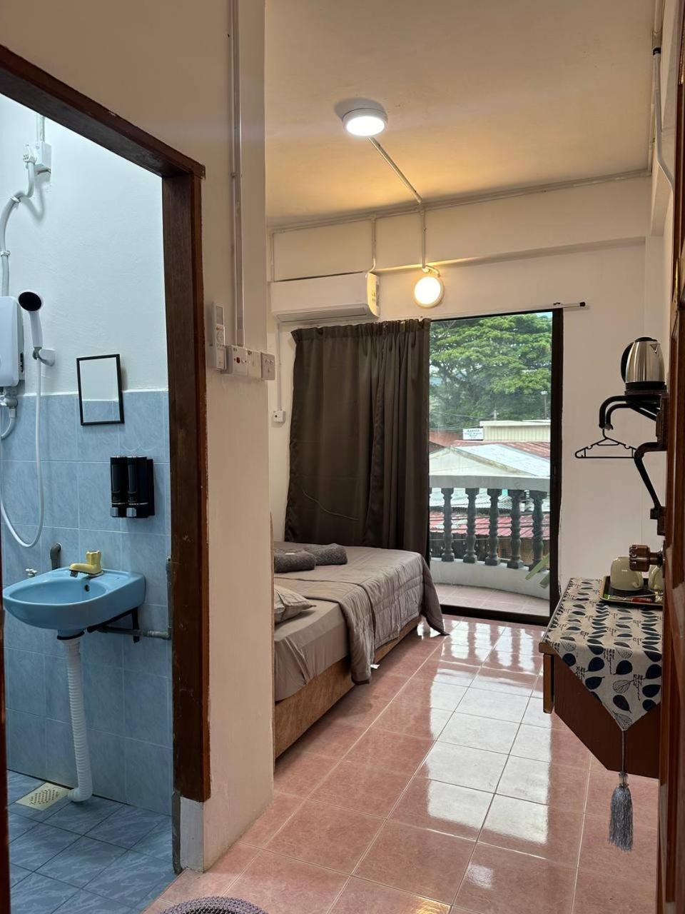 Teresek View Motel Kuala Tahan Ngoại thất bức ảnh
