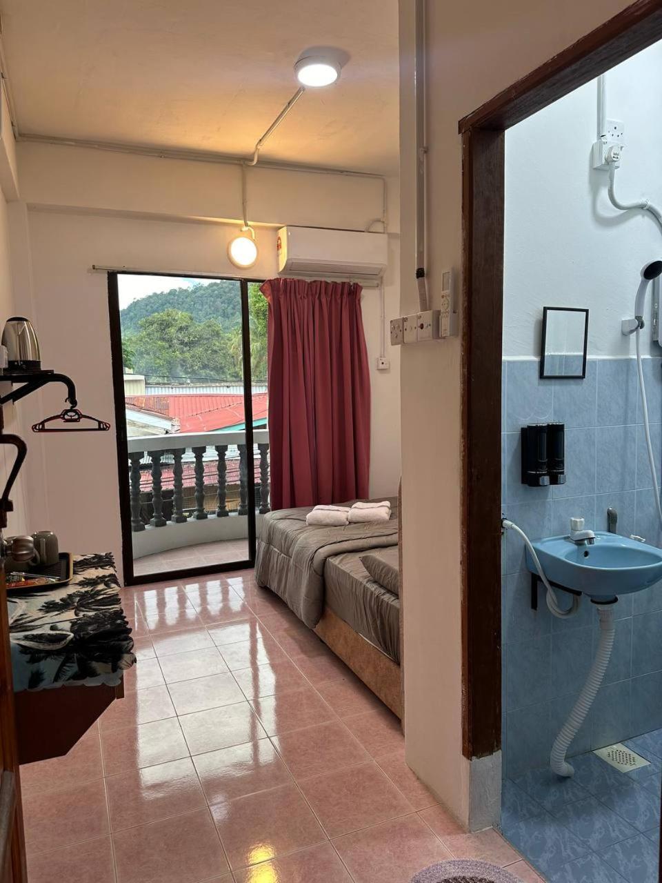 Teresek View Motel Kuala Tahan Ngoại thất bức ảnh